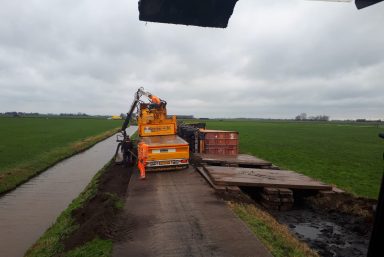 Rijplaten leggen bergen Genemuiden