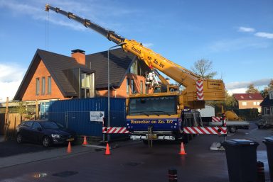 Prefab keerwanden hijsen Urk kraanverhuur